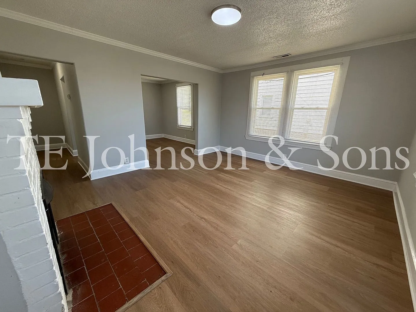 Charming 2 Bedroom Home — Photo 2