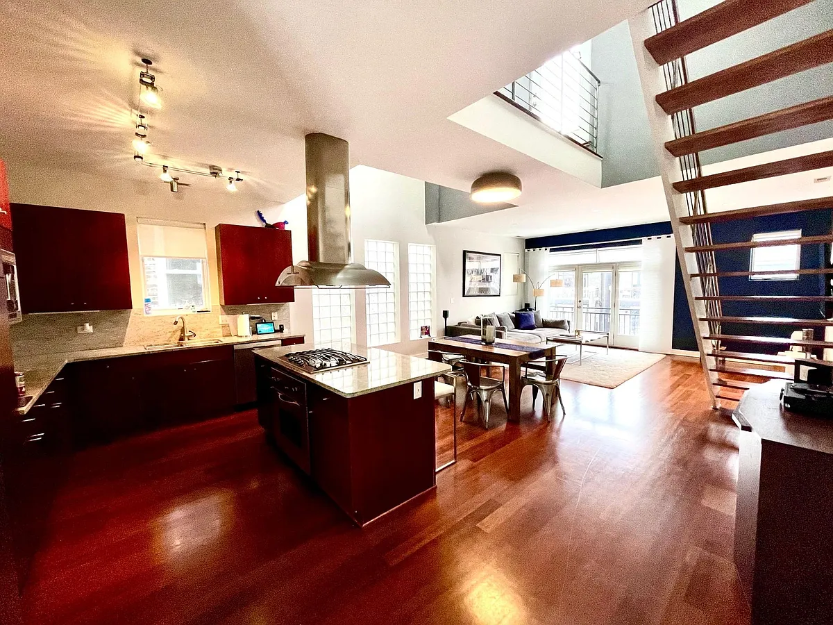 Building Photo - 820 N Paulina St #3