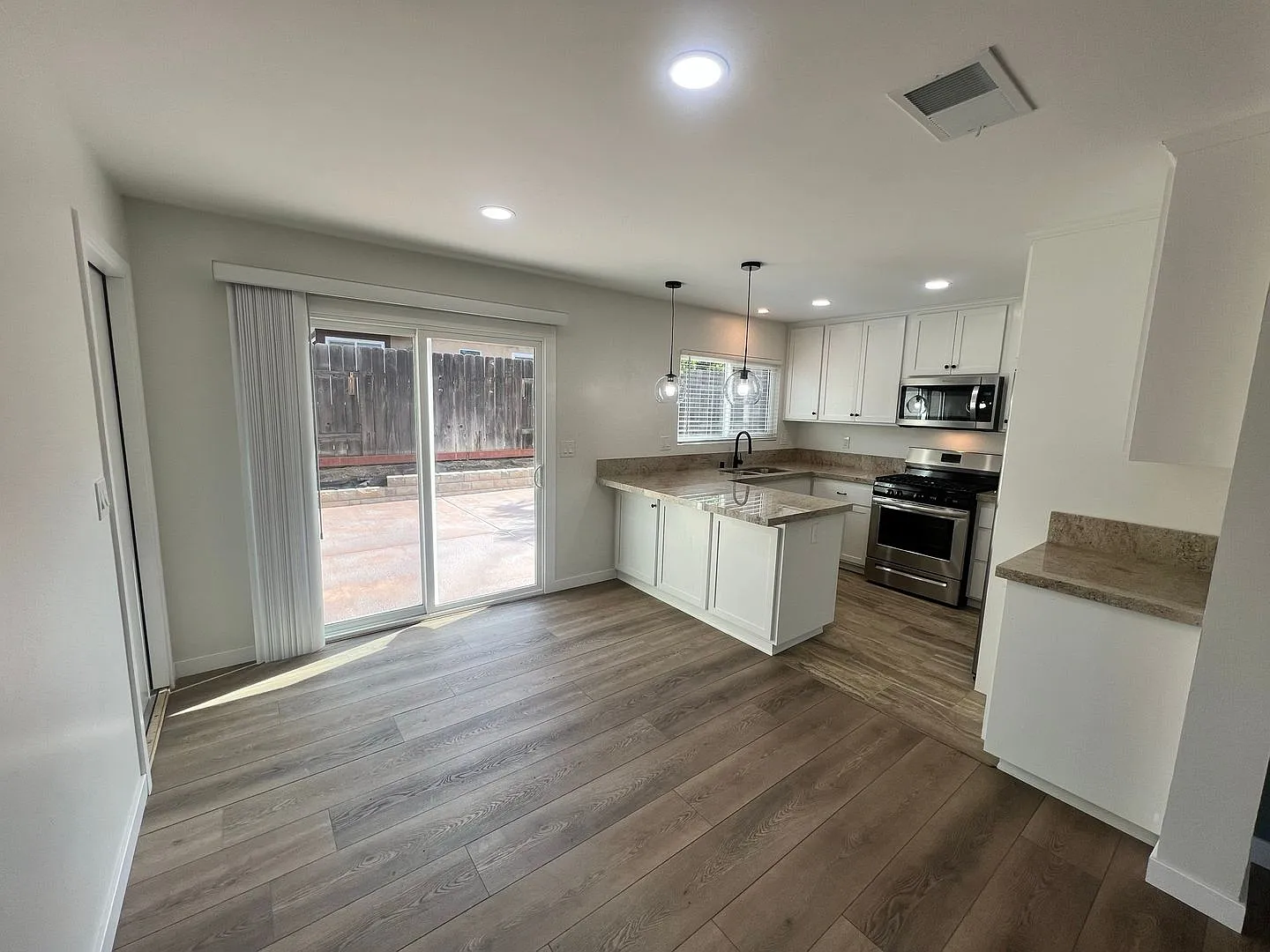 Fully Remodeled 3br/2ba Home In Rancho San Diego Available Now! — Photo 2