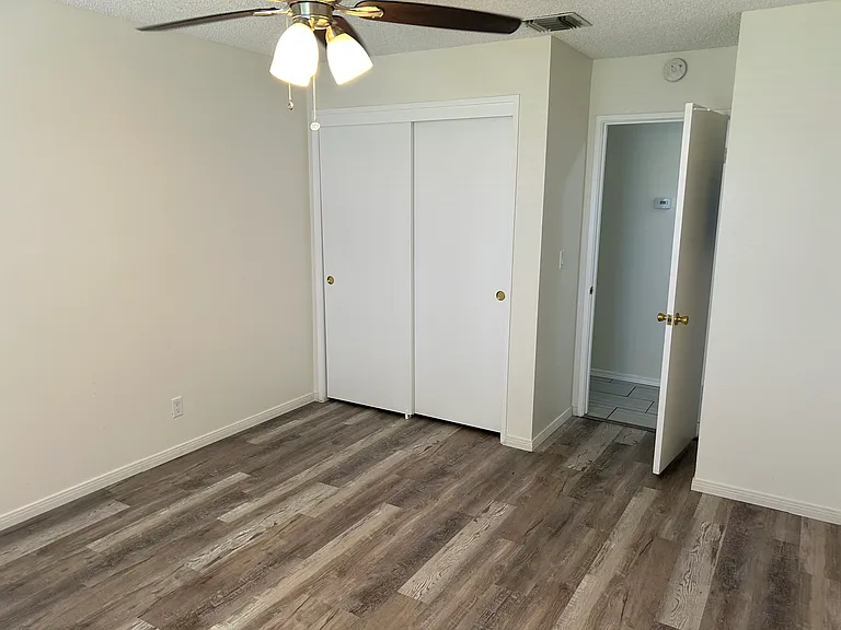 724 N Florence St #D — Photo 15