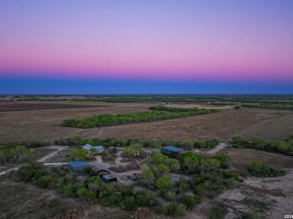 1444 County Road 120, Floresville, TX 78114