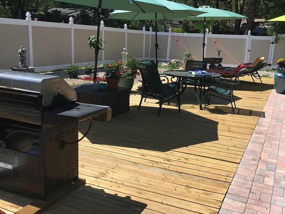 Full length Deck by the pool