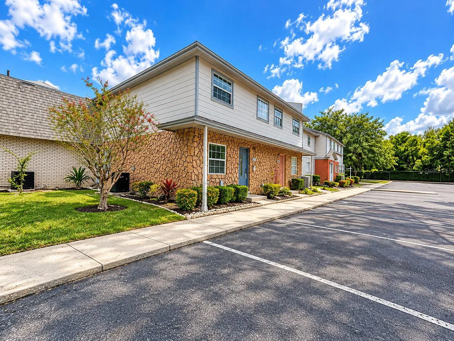 2 bed, 2.5 bath, 1090 sqft, $1,795 — Photo 3