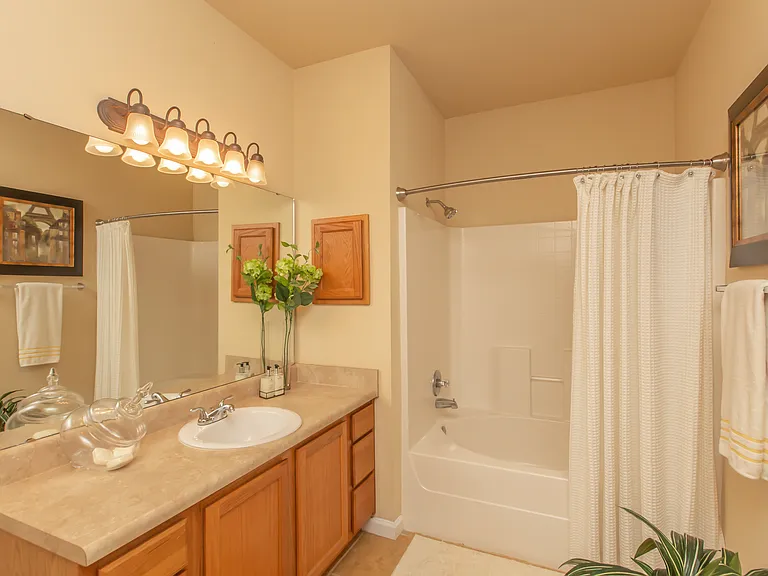 Arbor Place Apartments — Photo 16