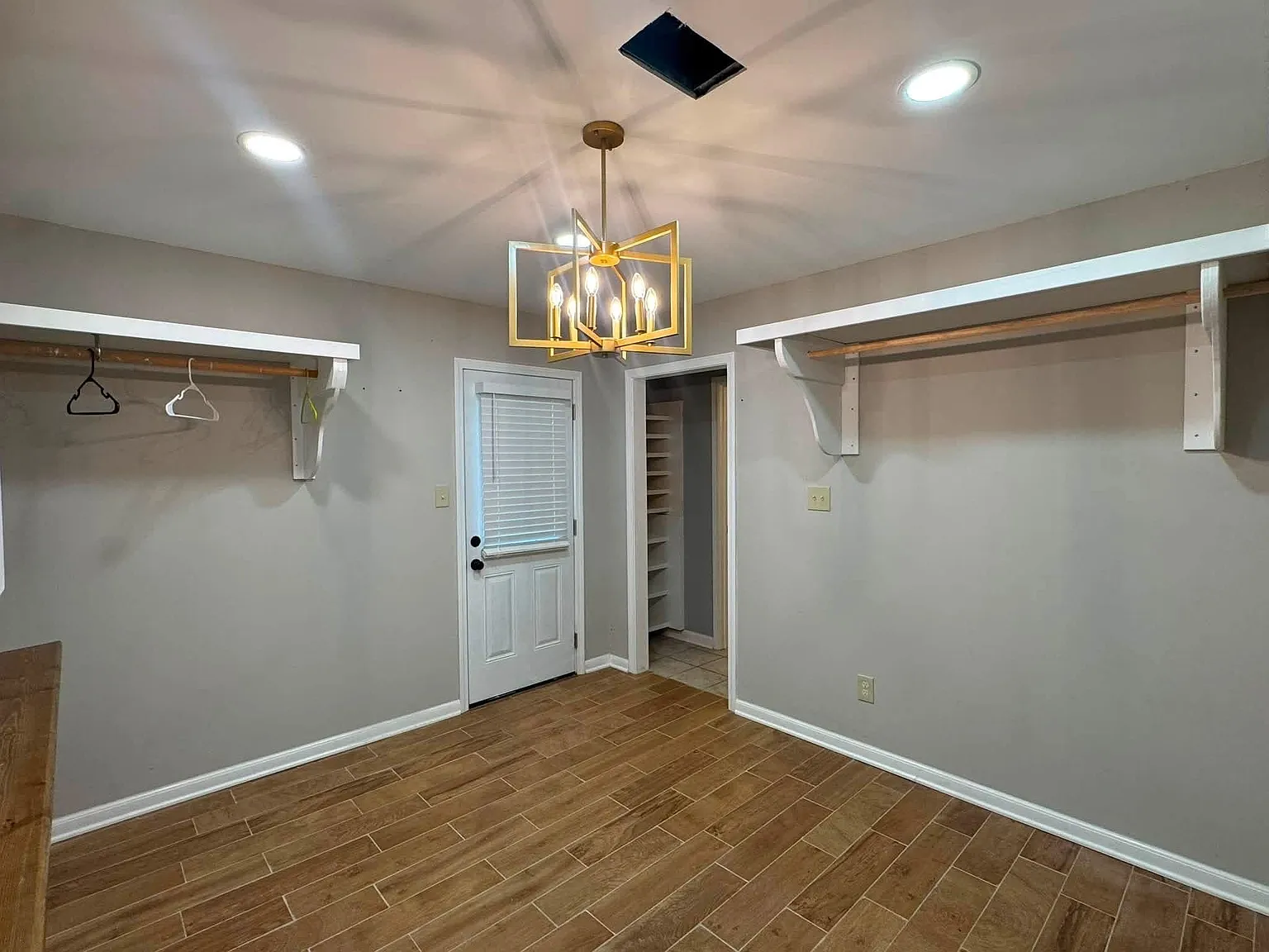 3 bed, 2.0 bath, 1210 sqft, $1,900 — Photo 3