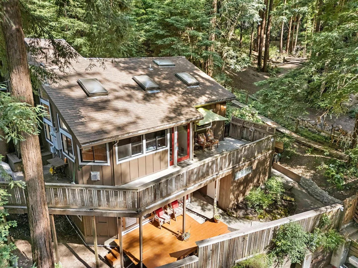 483 Echo Ln photo 1