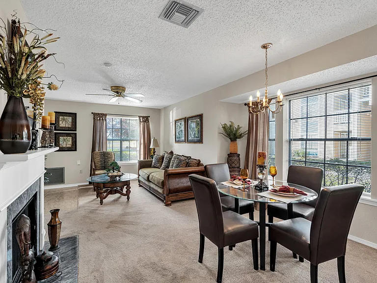 Seasons Apartments — Photo 14
