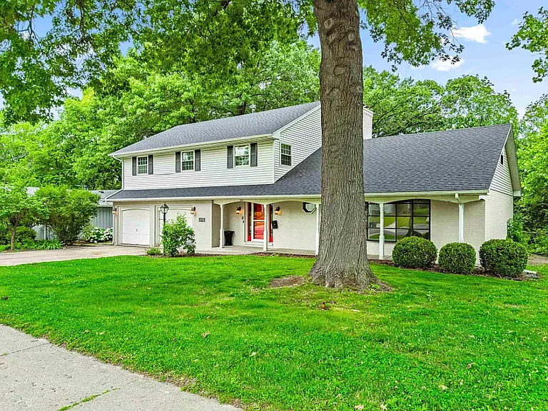 5311 N Woodview Ave — Photo 9