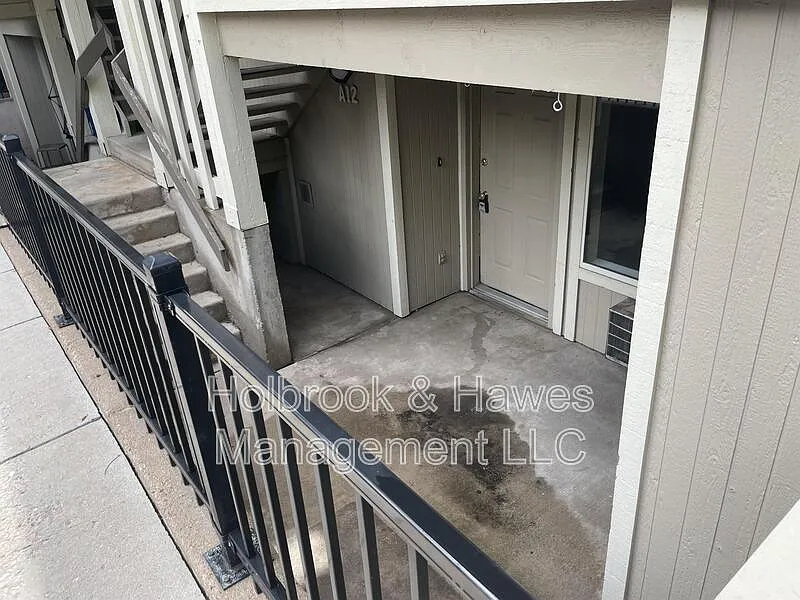 2 bed, 1.0 bath, 734 sqft, $1,595 — Photo 4