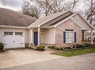 5200 Savannah Springs Dr, Louisville, KY 40219