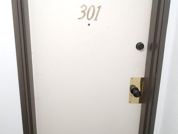 5th image of 7139 Flight Ave #401
