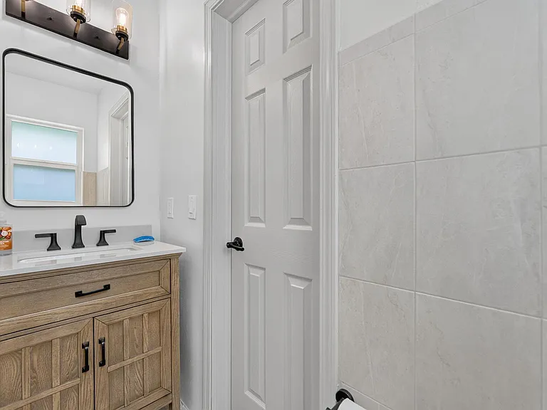 905 NW 133rd Ave — Photo 10