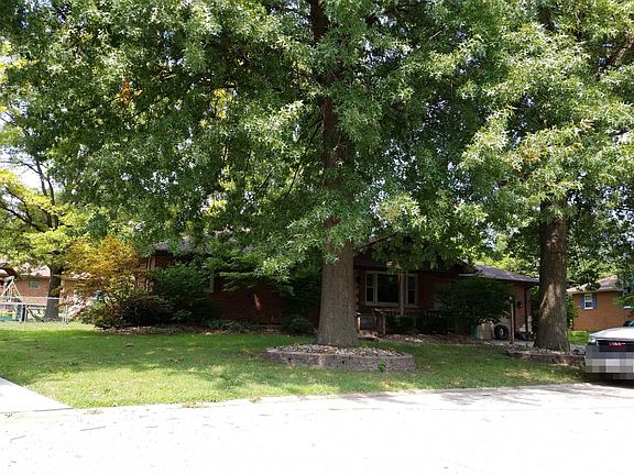2nd image of 2549 Boyle Ave