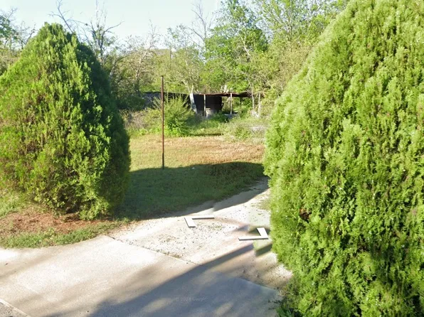 907 Van Winkle St, Weatherford, TX 76086