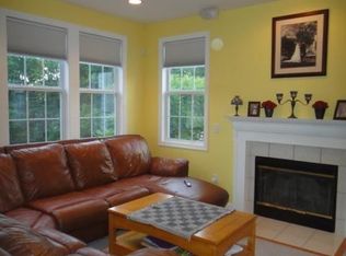 2 Snowy Owl Ln, Worcester, MA 01605