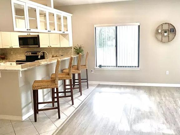 4th image of 401 Westlake Ct #1