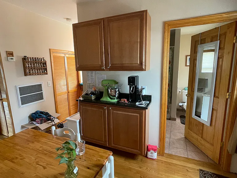 254 E St #3 — Photo 4