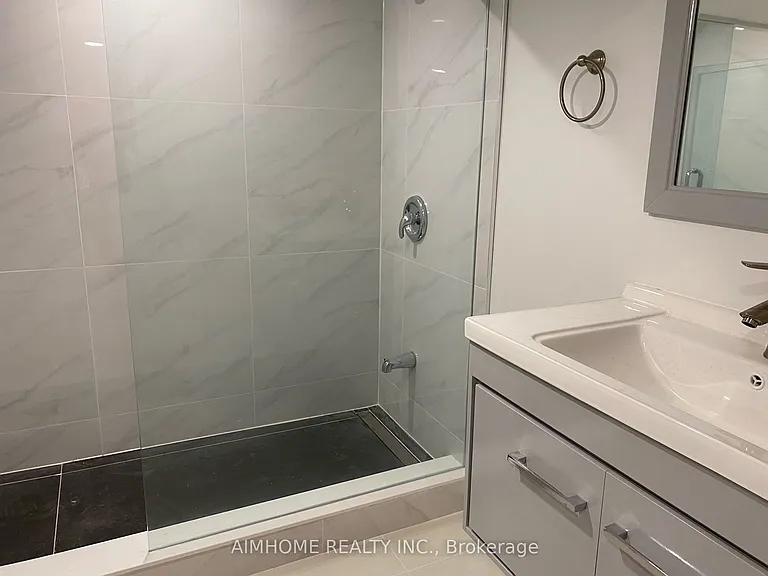 58 Newlands Ave — Photo 8
