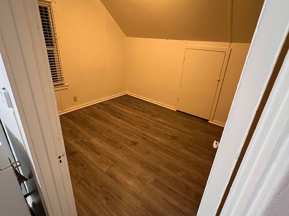1st image of 824 Blossom Way APT 3