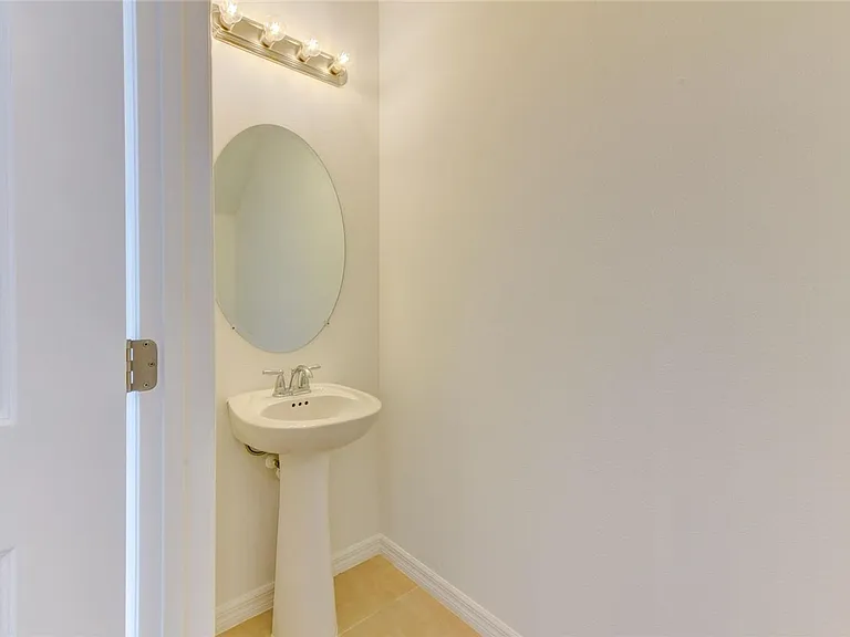 5744 Haven Ter — Photo 7