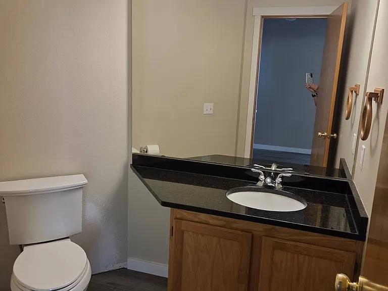 1910 Hawk Ct — Photo 9