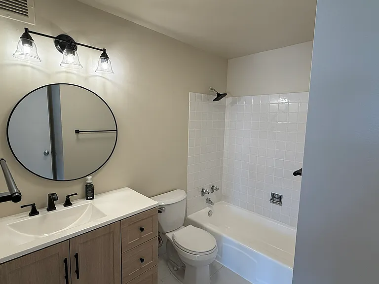 3930 N Pine Grove Ave #716 — Photo 16