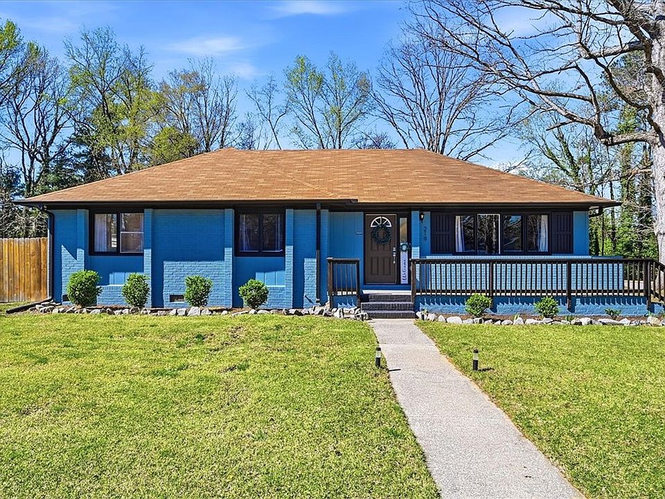1st image of 219 Seven Oaks Ln