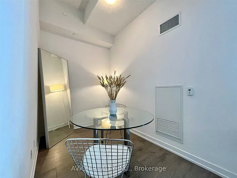 297 College St #1015 — Photo 8