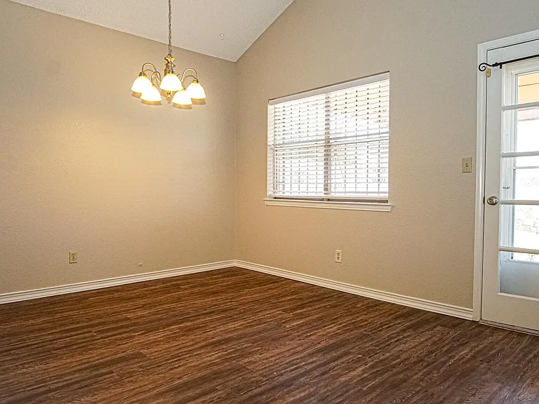 4553 Gen Maloney Cir — Photo 5