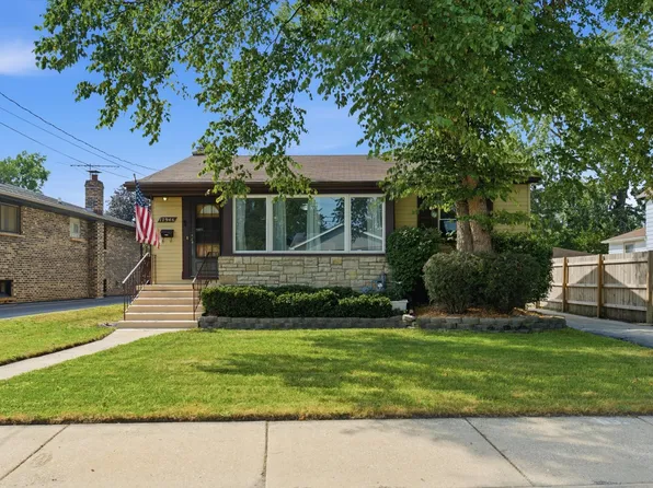 17946 Hickory St, Lansing, IL 60438