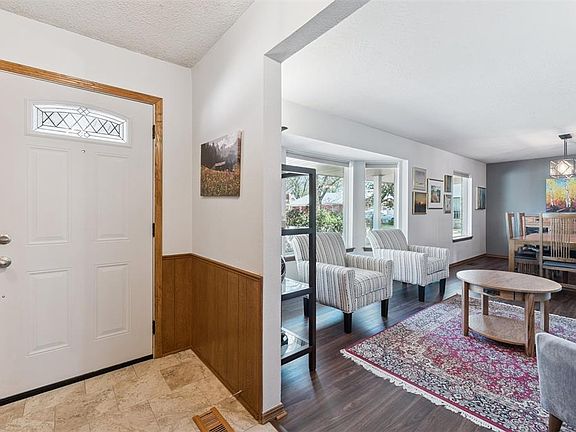 3rd image of 824 Annie Ct