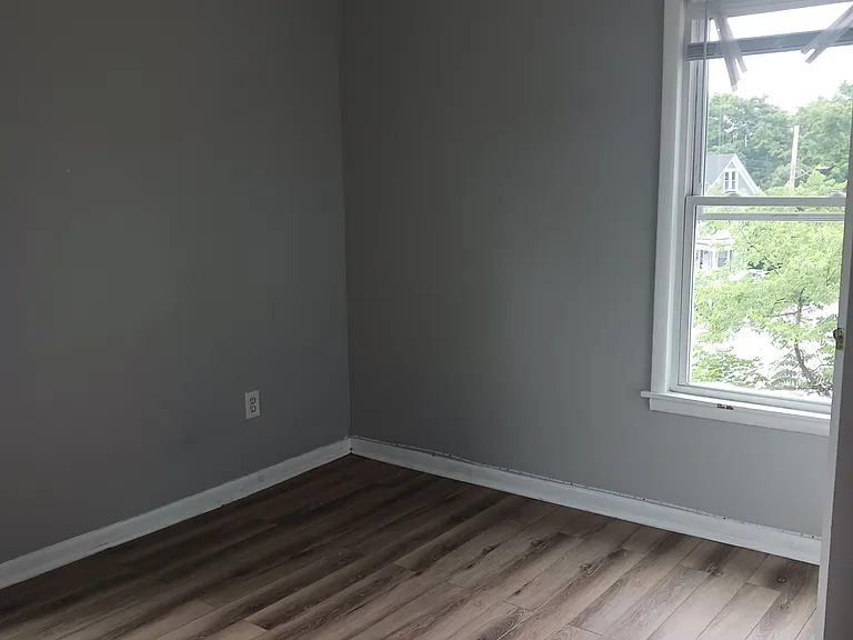 174 South Ave — Photo 4
