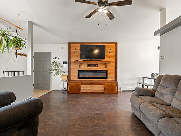 5th image of 482 Forelle St