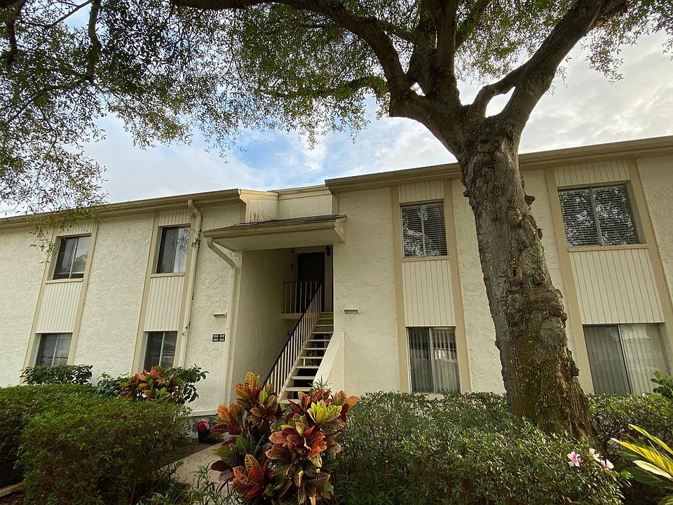 1st image of 104 Palmetto Ct #4
