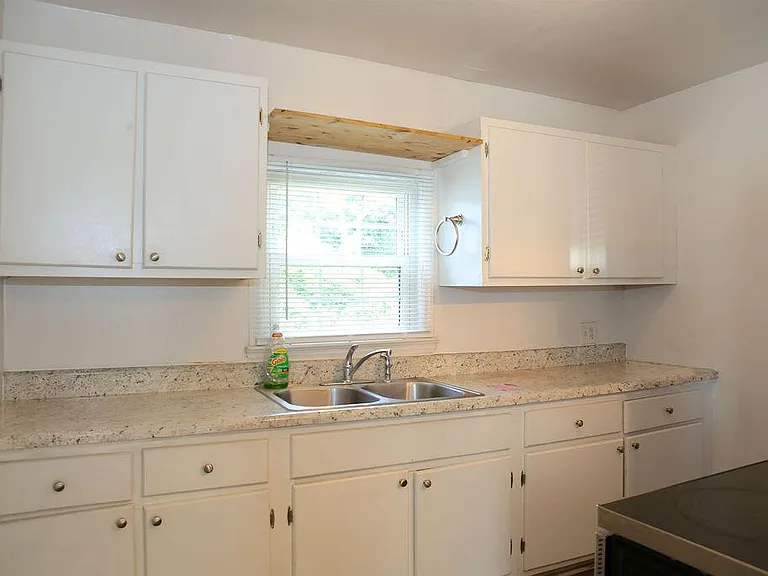 2214 Walker Ave — Photo 2