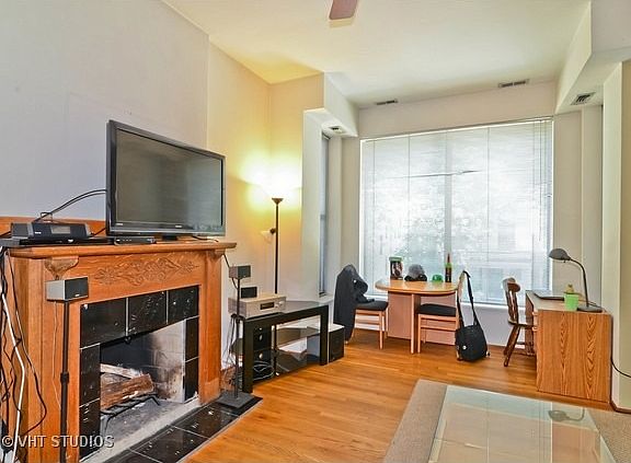 5th image of 941 N Hoyne Ave APT 2