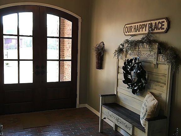 Entryway foyer