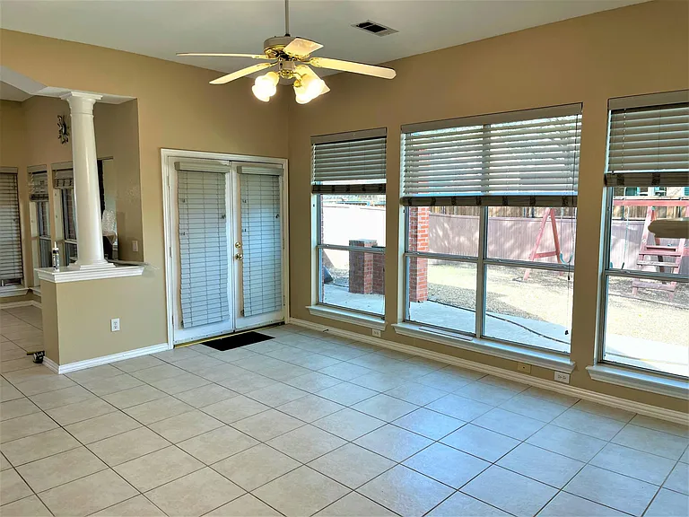 18716 Greenside Dr — Photo 10