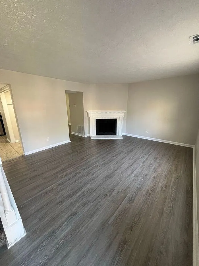 2 bed, 2.5 bath, 1160 sqft, $1,399 — Photo 2