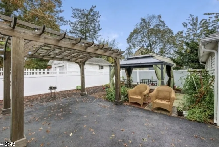 34 Cypress St — Photo 22