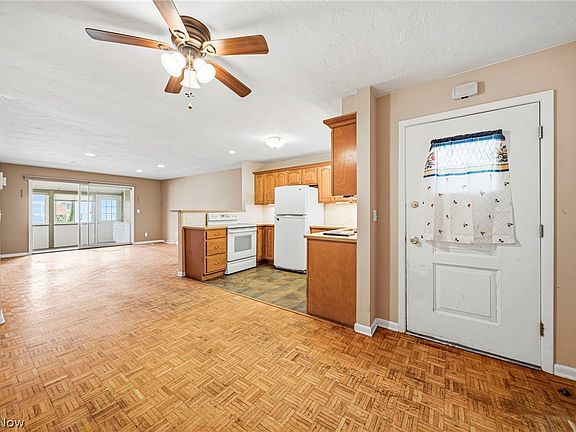 4th image of 25520 Country Club Blvd #4