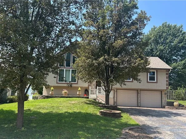 1312 NE Barnes Dr, Lees Summit, MO 64086