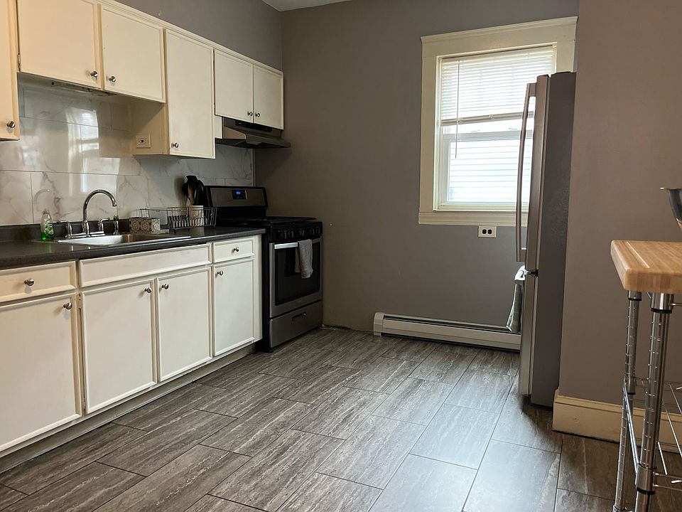 1st image of 60 Huxley Ave