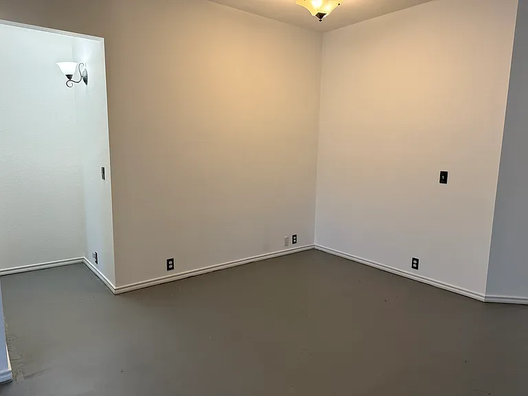 8102 Rosespur Park — Photo 8
