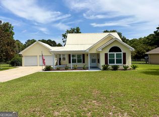 2121 Alexis Dr, Claxton, GA 30417