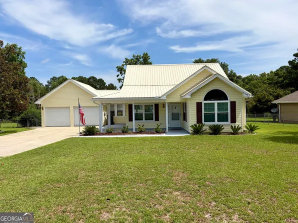 2121 Alexis Dr, Claxton, GA 30417