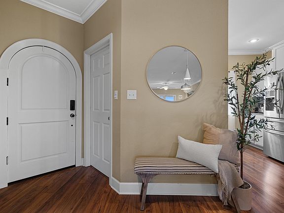 4th image of 102 Sea Ray APT B1