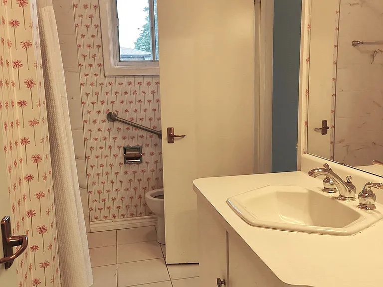 85 Shaughnessy Blvd #WHOLE HOUSE — Photo 13