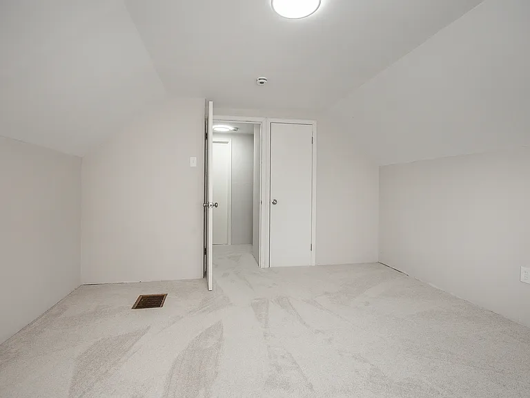 26351 Farringdon Ave — Photo 20