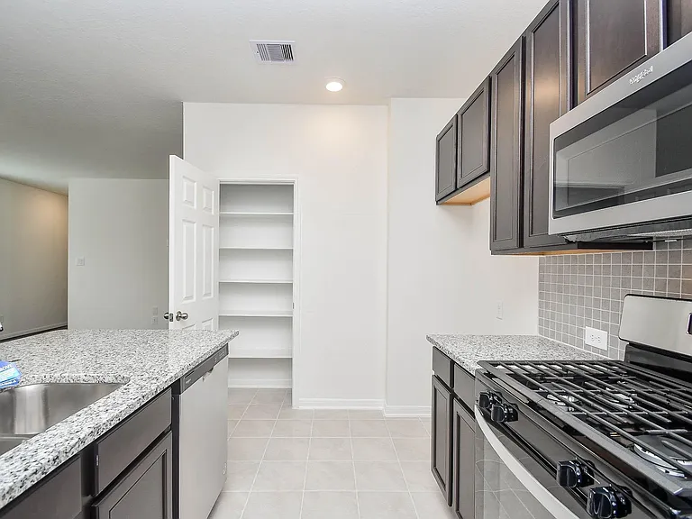 25230 Benroe St — Photo 11
